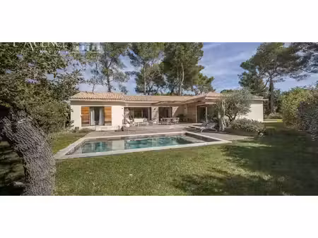 maison contemporaine avec piscine et jardin eguilles (13)