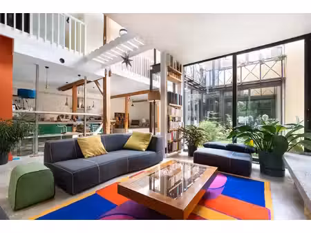 maison à l'esprit loft avec terrasse et patio