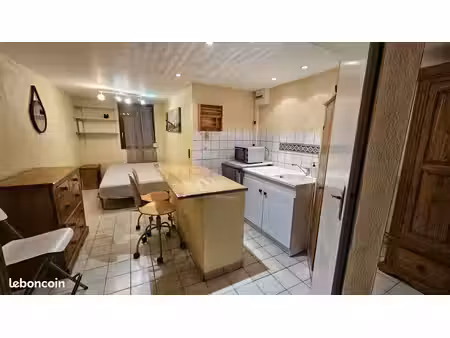 studio meublé dans maison particulière