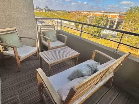 t2 48 m² - terrasse - vue dégagée sur les vignes - parking