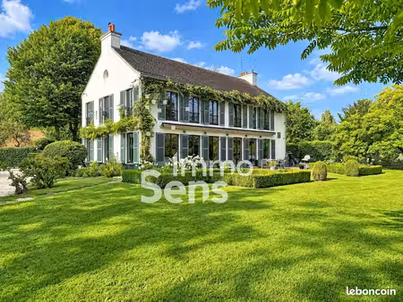 propriété 6 pièces 266 m²