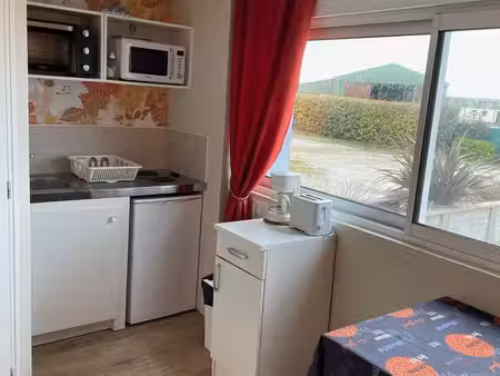 studio 1 à 2 personnes meublé proche de la mer – 750 tout compris – saint-côme-de-fresné