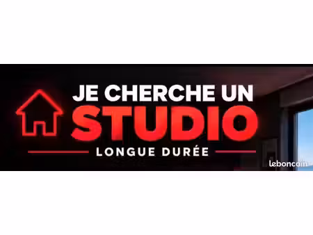 femme avec petit chien cherche studio