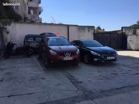 location place de parking extérieure sécurisée