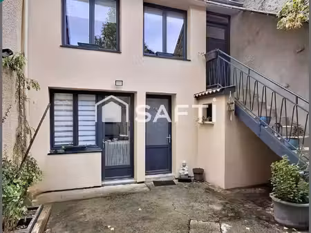 maison rénovée de 63 m² avec cour intérieure et terrain de 213 m² à retournac
