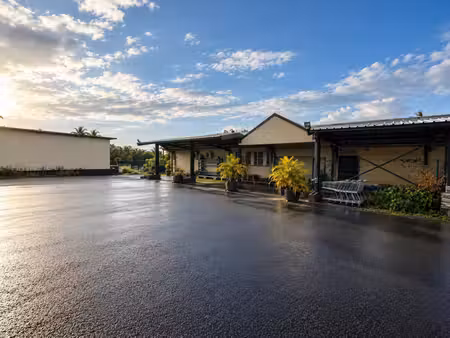 local d’activité 600 m² – sainte-rose