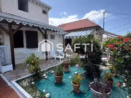 maison t7 avec dépendance t2 sur terrain de 438 m2