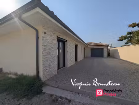 maison de plain-pied entièrement rénovée  3 chambres  garage et piscine