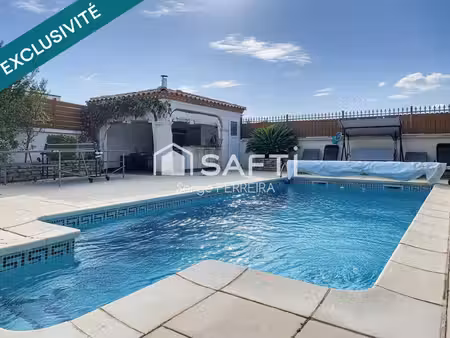 villa familiale avec piscine et pool house