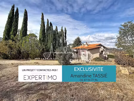 au calme sur les hauteurs  une maison à rénover avec terrain