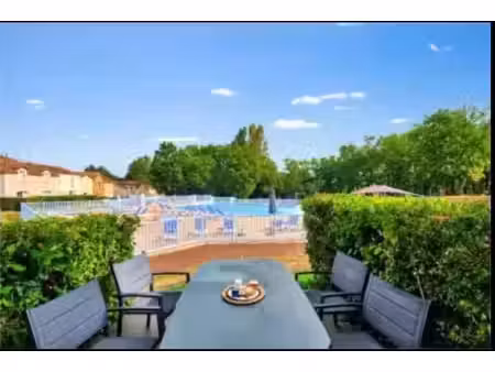 a découvrir une superbe maison dans une résidence avec piscine à monflanquin