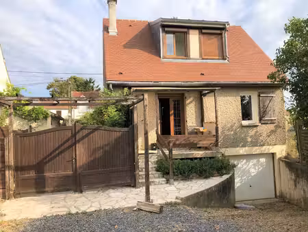 maison individuelle   2 chambres   sous sol total !