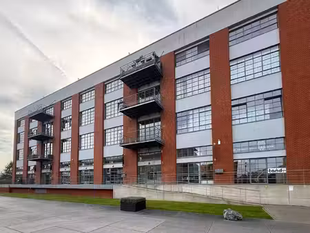 ruime en moderne industriële loft met terras en ondergrondse parkeerplaats in herent