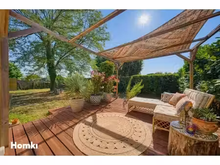 maison rénovée avec grand jardin  au calme