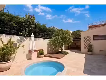 maison typique de juan-les-pins : le calme absolu au coeur de la ville
