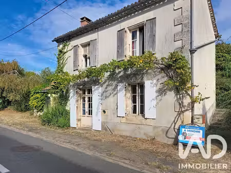 maison à écuras (16220)