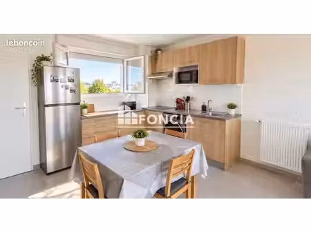 appartement t2 45m2 avec balcon et parking