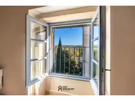 superbe appartement t3 rénové de 60 m² avec 2 suites parentales au cœur d'uzès - à louer