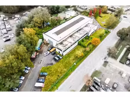 zoning wb : entrepôts & bureaux de haut standing + parkings