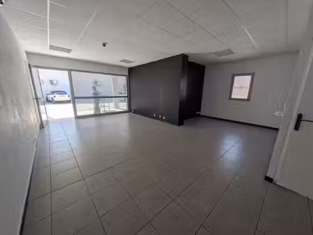 bureaux de 60 m2 au rdc avec terrasse/jardin idéalement situ