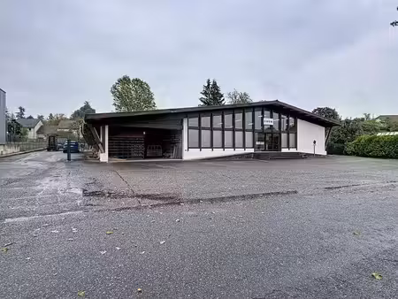 location surface diverse 800 m²