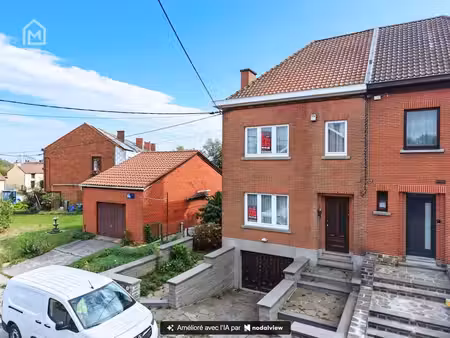 maison 3 façades en bon état avec jardin  garage et cave !!