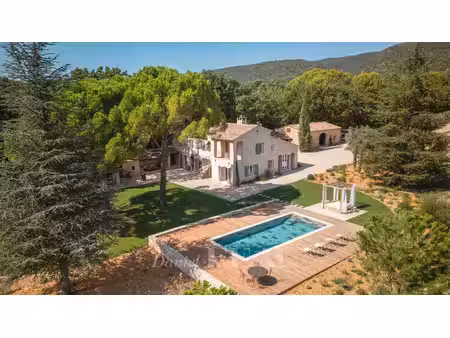 lourmarin - propriété rénovée sur 6 hectares