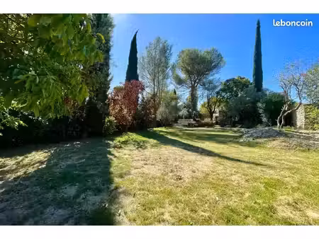 terrain calme en centre ville