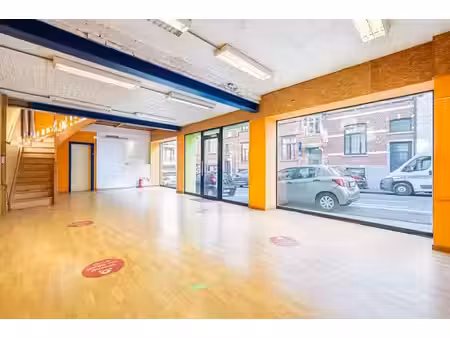 uccle quartier de bue: maison en bon état à usages multiples