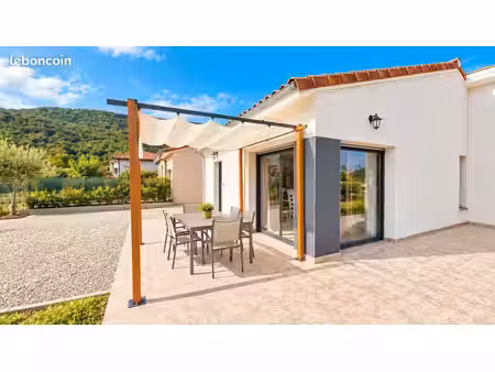 maison de plain-pied à vernajoul de 2018  dpe a  2 chambres  garage  terrain clos 502 m²  