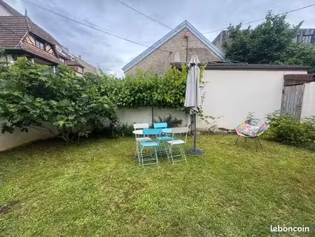 à vendre dans quartier recherché. maison des années 1900 de plein pied non mitoyenne avec 