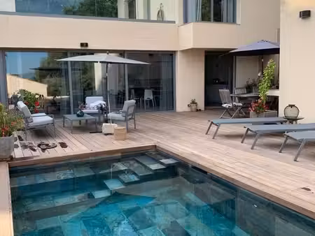 maison d'architecte 167 m² avec piscine  sur 735 m² de terrain - secteur bas faron avec ap