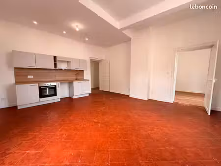 t2 non meublé – 60m2 – hyper centre/ vue exceptionnelle cathédrale