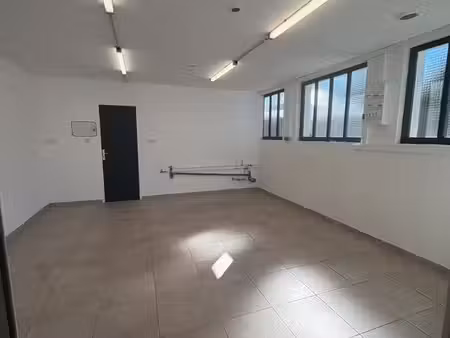 local commercial 47 75 m² – hauts de bayonne – disponible immédiatement