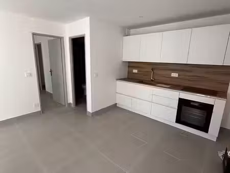 t2 à grans –1 chambres – climatisation- cuisine