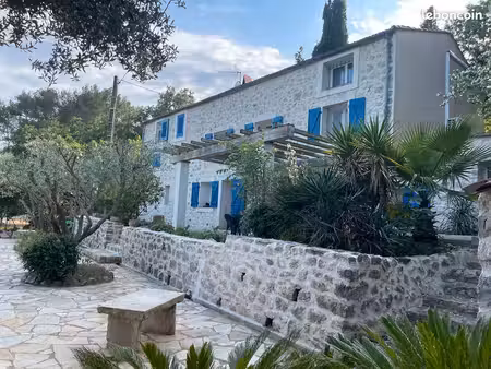 grand mas en pierre meublé 4 chambres  piscine et terrain 2 500 m²  fayence