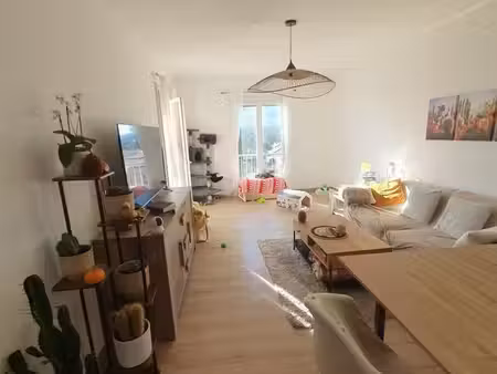 pézenas – duplex 110 m² – 4 chambres – terrasse – parking