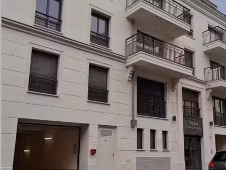 parking à louer 115 cc