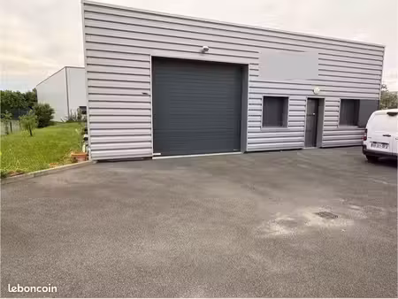 local industriel 200m2 +terrain clos 1000m2