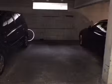 parking à louer - 11 m2 - paris - 75016 - ile-de-france