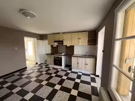 location appartement 4 pièces 144.3 m² à laon (02000)  810 €