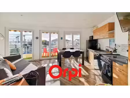 location meublée appartement 2 pièces 29.3 m² à sanary-sur-mer (83110)  950 €