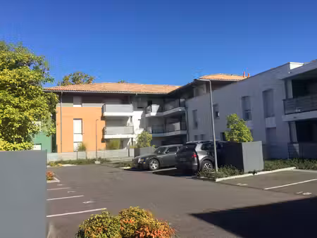tournefeuille 31170 - t2 avec terrasse et 2 parking