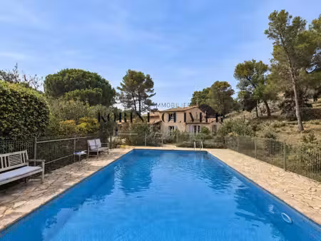 maison de charme rénovée avec piscine au coeur du luberon