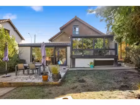 maison meulière à poissy : l'atypique aux portes de paris