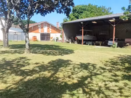 ensemble immobilier sur plus d'un hectare à saint estephe