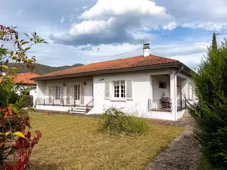 dans un cadre privilégié  maison de 120 m2 avec garage  jard