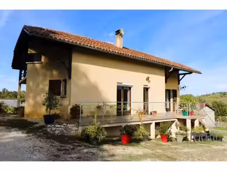 maison rénovée avec installations équestres  dans cadre cham