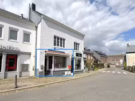 grand place en face avec parking - renove