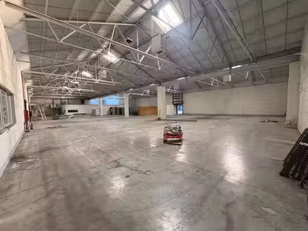 hall industrielde 1.400 m² avec mezzanine à orp-jauche